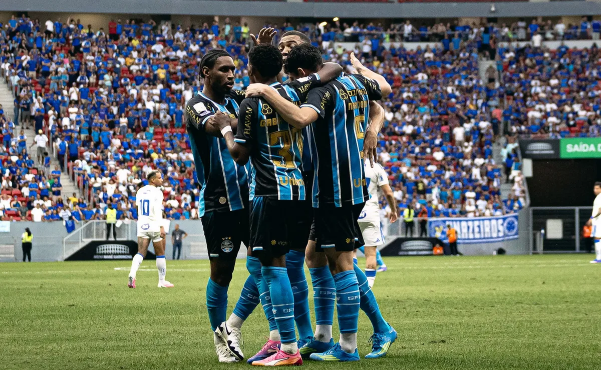 Grêmio prioriza camisa 10 e não deve anunciar novos zagueiros na janela de transferências