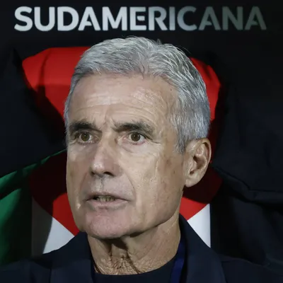 Luís Castro reprova cobranças externas