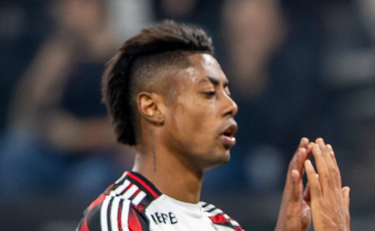 Flamengo tem Bruno Henrique e mais dois jogadores pendurados para o duelo contra a Chapecoense