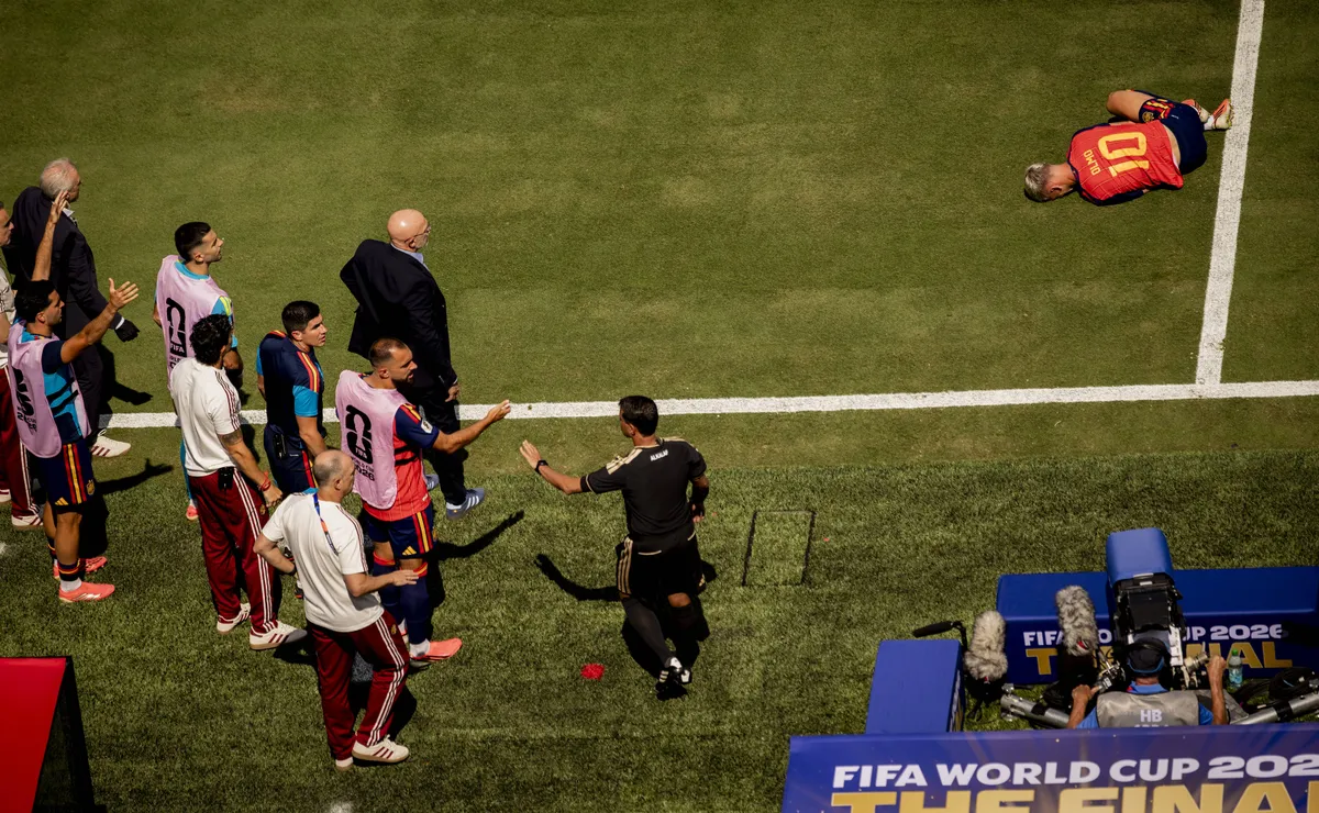 Ayala, auxiliar da Argentina, confirma que agrediu Dani Olmo na final da Copa: “Foi mais um empurrão”