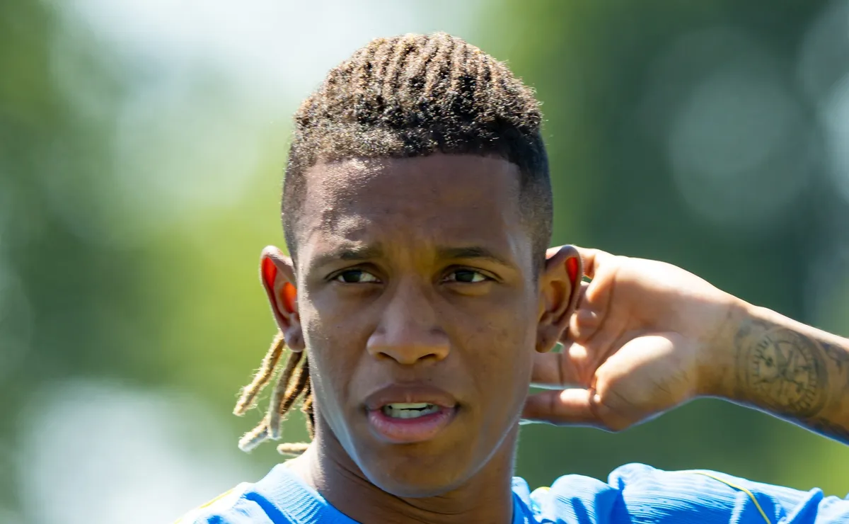 Botafogo relaciona Danilo contra o Vitória e pode impedir transferência ao Palmeiras