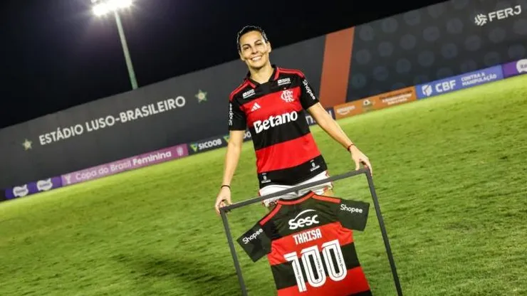 Thaisa Moreno celebra 100 jogos pelo Rubro-Negro - Foto: Julliana Nascimento/CRF