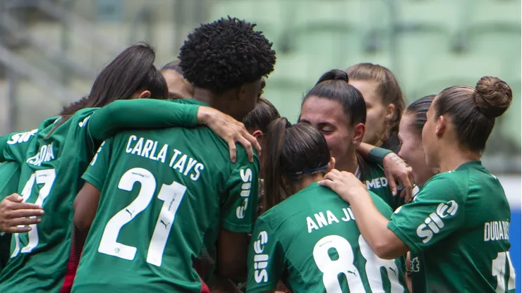 SP - SAO PAULO - 22/03/2026 - BRASILEIRO FEMININO 2026, PALMEIRAS X VITORIA-PE - Victoria Liss jogadora do Palmeiras comemora seu gol com Glaucia jogadora da sua equipe durante partida contra o Vitoria-PE no estadio Arena Allianz Parque pelo campeonato Brasileiro Feminino 2026. Foto: Anderson Romao/AGIF