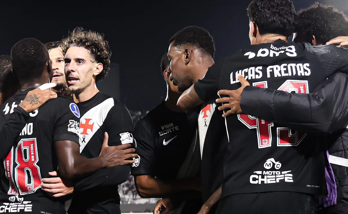Gol contra a favor do Vasco chama atenção e rende reações dos torcedores nas redes sociais