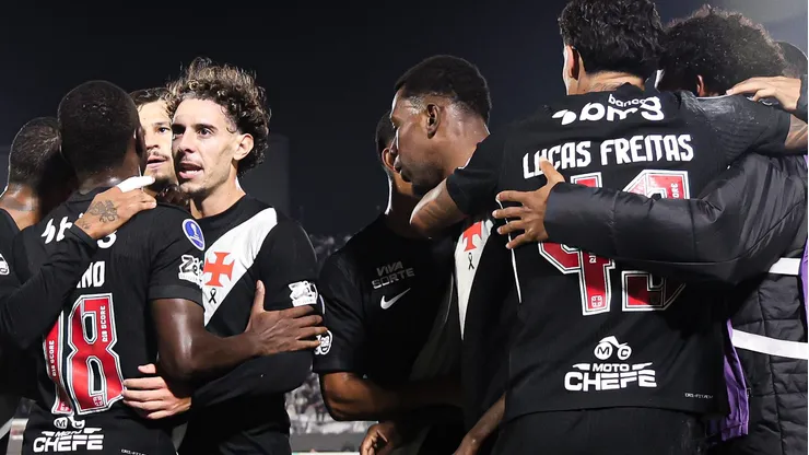 Gol contra na Colõmbia arrancou ironias dos vascaínos