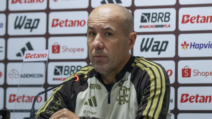 Leonardo Jardim, técnico do Flamengo, durante coletiva de imprensa após a partida contra o Chapecoense no estádio Arena Conda pelo campeonato Brasileiro A 2026. Foto: Liamara Polli/AGIF. Foto: Robson Mafra/AGIF