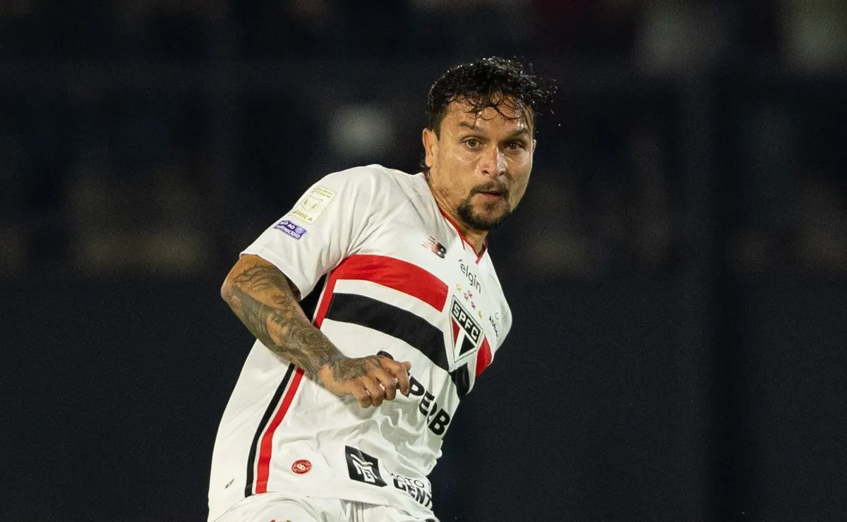 Artur encerra espera de três anos em São Paulo x Athletico Paranaense e derrota ‘apaga’ gol de falta