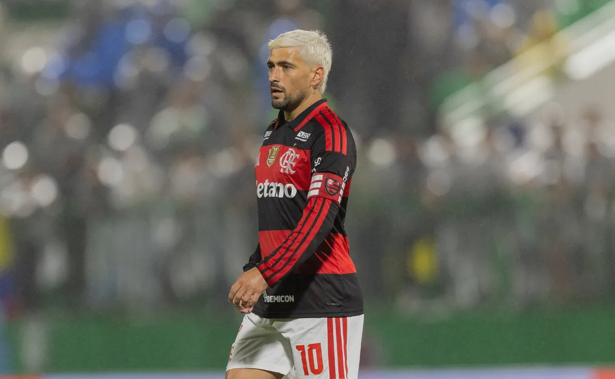 Leonardo Jardim esclarece condição de Arrascaeta após vitória do Flamengo: “Essa parada foi péssima”