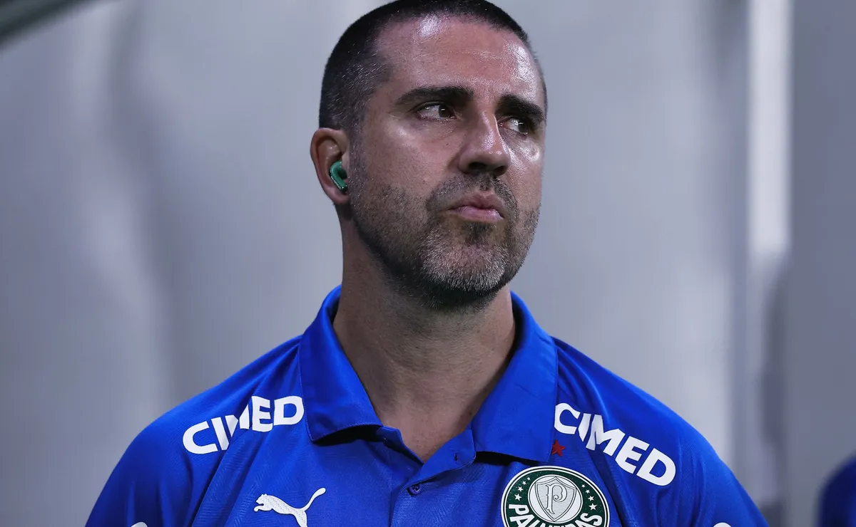 João Martins despista sobre Danilo após vitória do Palmeiras: “Não é um assunto que me diz respeito”