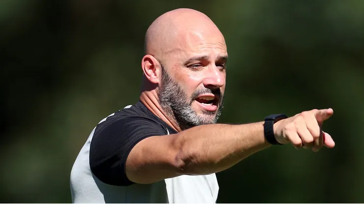 Franclim Carvalho técnico do Botafogo durante treinamento