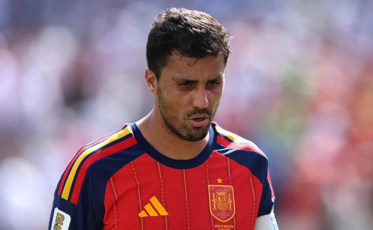 Rodri vai realizar cirurgia nas costas e data do retorno aos gramados é incerta após a Copa do Mundo