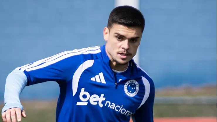 Gabriel Pec jogador do Cruzeiro durante treinamento na Toca da Raposa