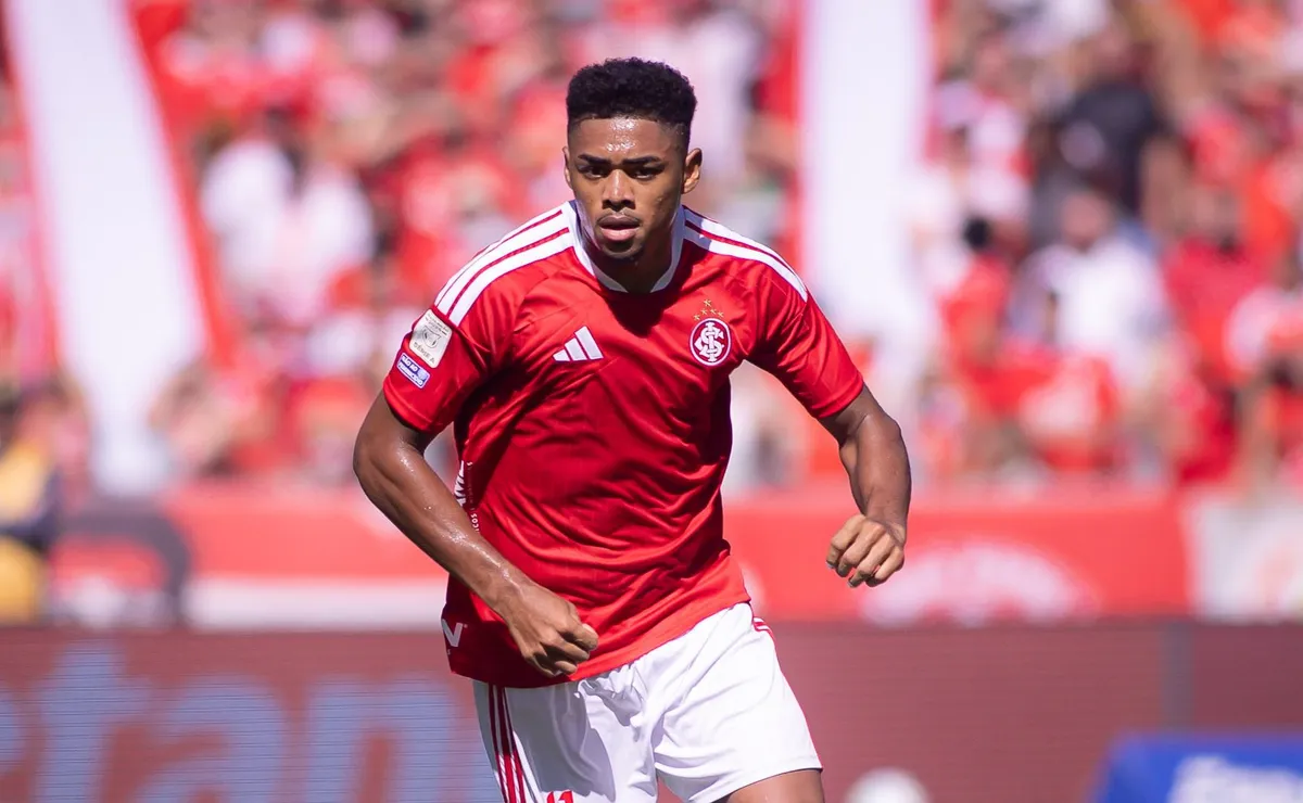 Victor Gabriel se manifesta após lesão de Gabriel Pec em Internacional x Cruzeiro e pede desculpas