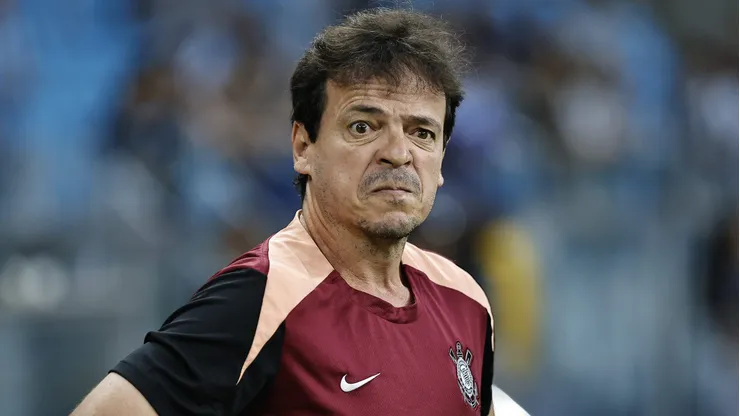 Fernando Diniz tem desfalques na partida.