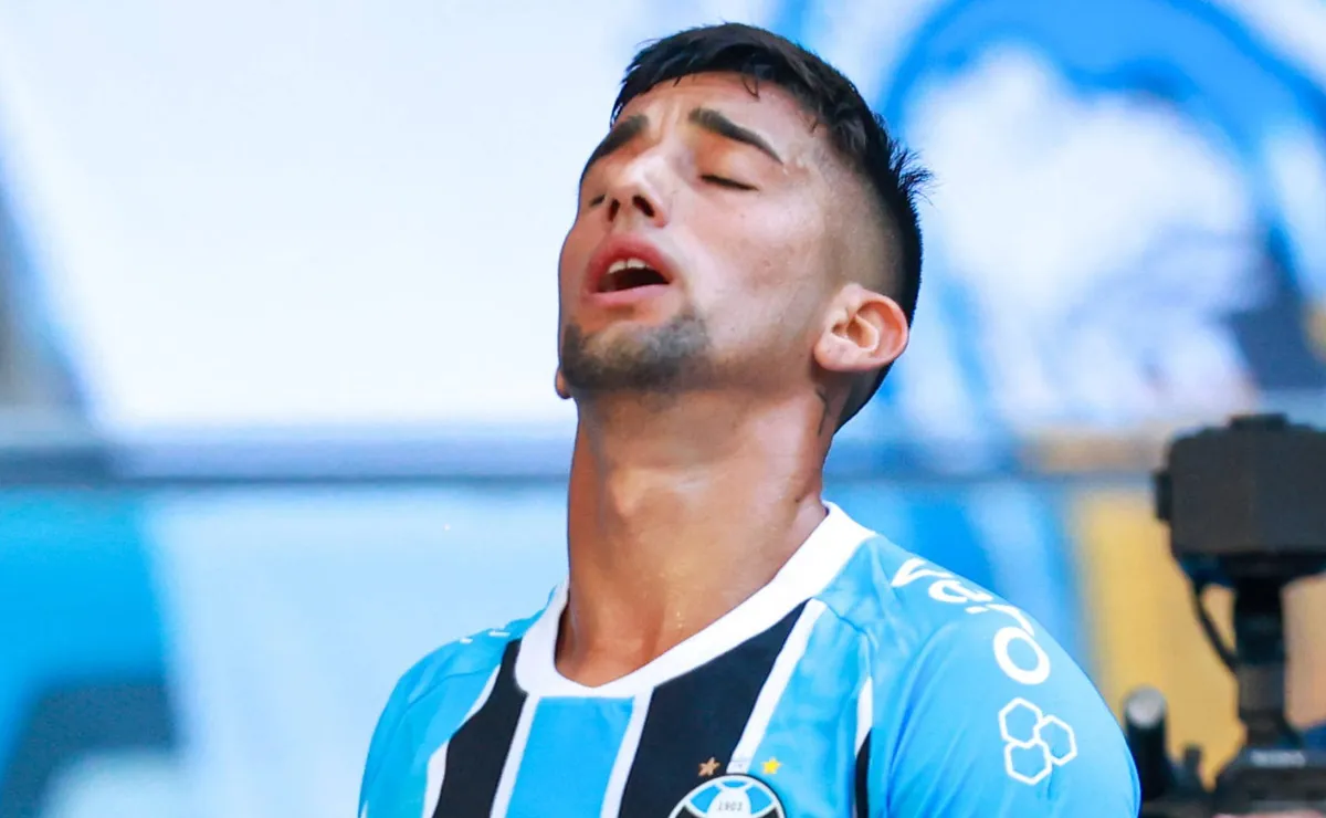 Grêmio recusa proposta de R$ 8 milhões do Nacional-URU para vender Kike Olivera