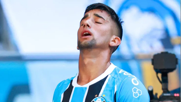 Kike Olivera está emprestado ao Bahia, mas Grêmio recebeu oferta para vender atacante em definitivo