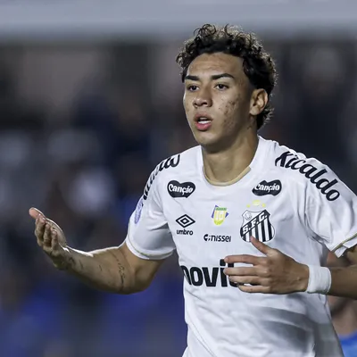 Gabriel Bontempo se destaca e supera atacantes do Santos
