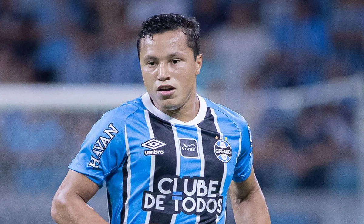 Marlon está 100% recuperado e pode entrar em campo pelo Grêmio contra o Bolívar nesta quinta (23)