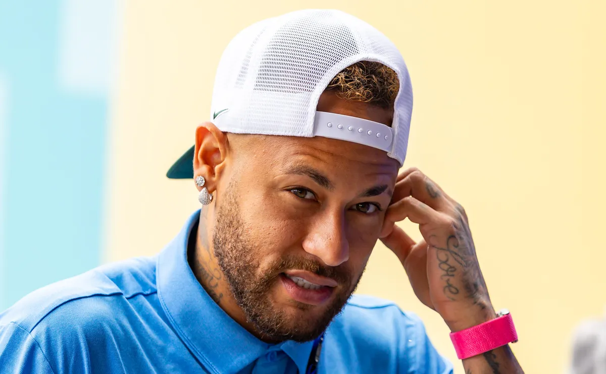 Neymar rebate críticas sobre folga no Santos e manda recado à imprensa: “Vai cuidar da sua vida”