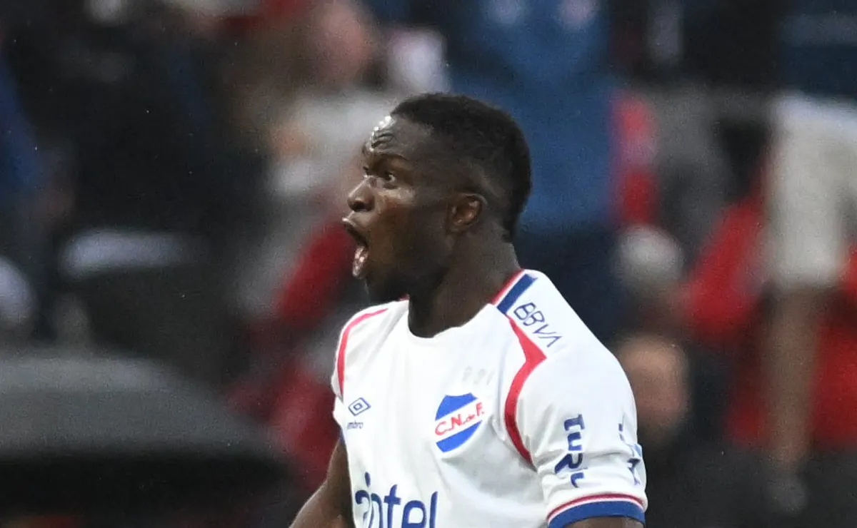Vasco negocia com Christian Ebere, atacante nigeriano, e Cruz Azul aguarda oferta oficial