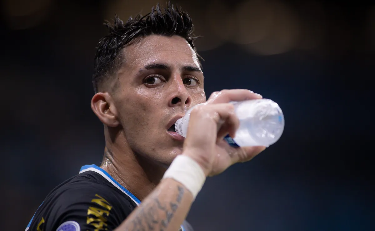 Pavón é eleito vilão pela torcida na derrota do Grêmio para o Bolívar na Sul-Americana