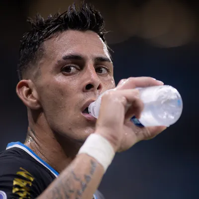 Pavón sofre com críticas da torcida na derrota para o Bolívar