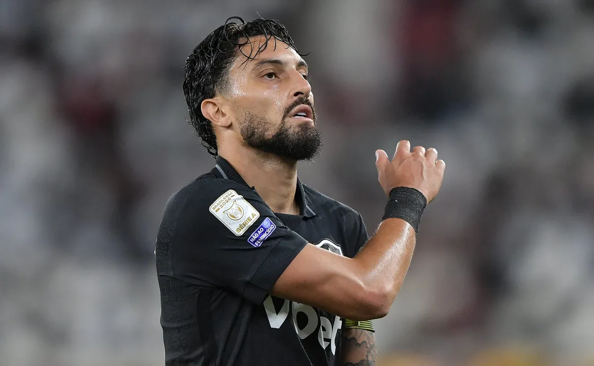 Botafogo volta a não sofrer gols no Brasileirão antes do reencontro com Artur Jorge