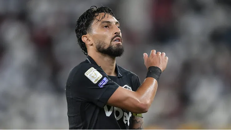 Alex Telles é a principal referência da defesa do Alvinegro