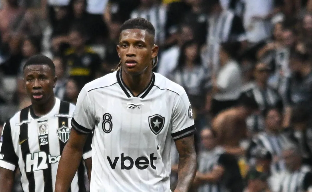 Botafogo avalia cenário após Danilo rejeitar Zenit e desabafar sobre negociação com Palmeiras