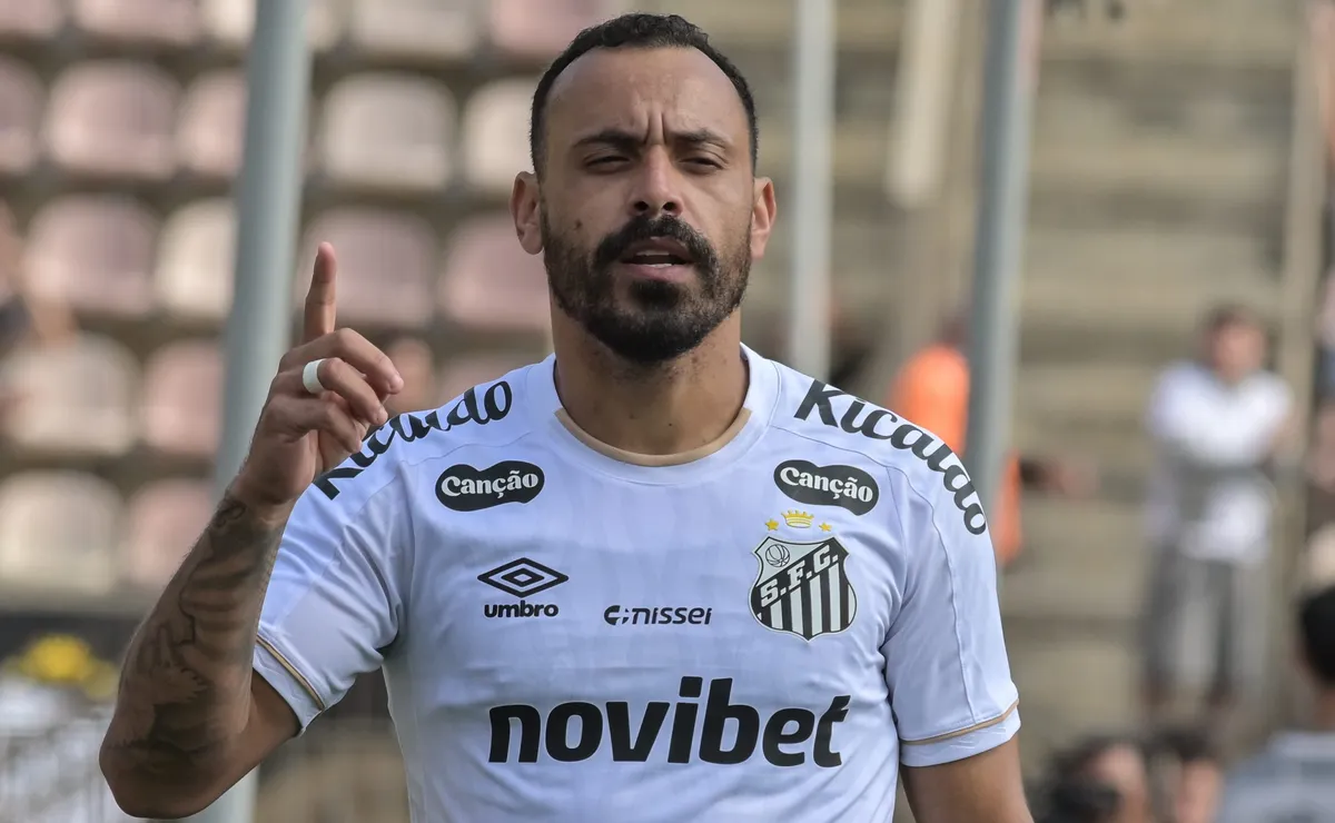Moisés recebe ‘puxão de orelha’ no Santos e deve perder espaço com Cuca nos próximos jogos