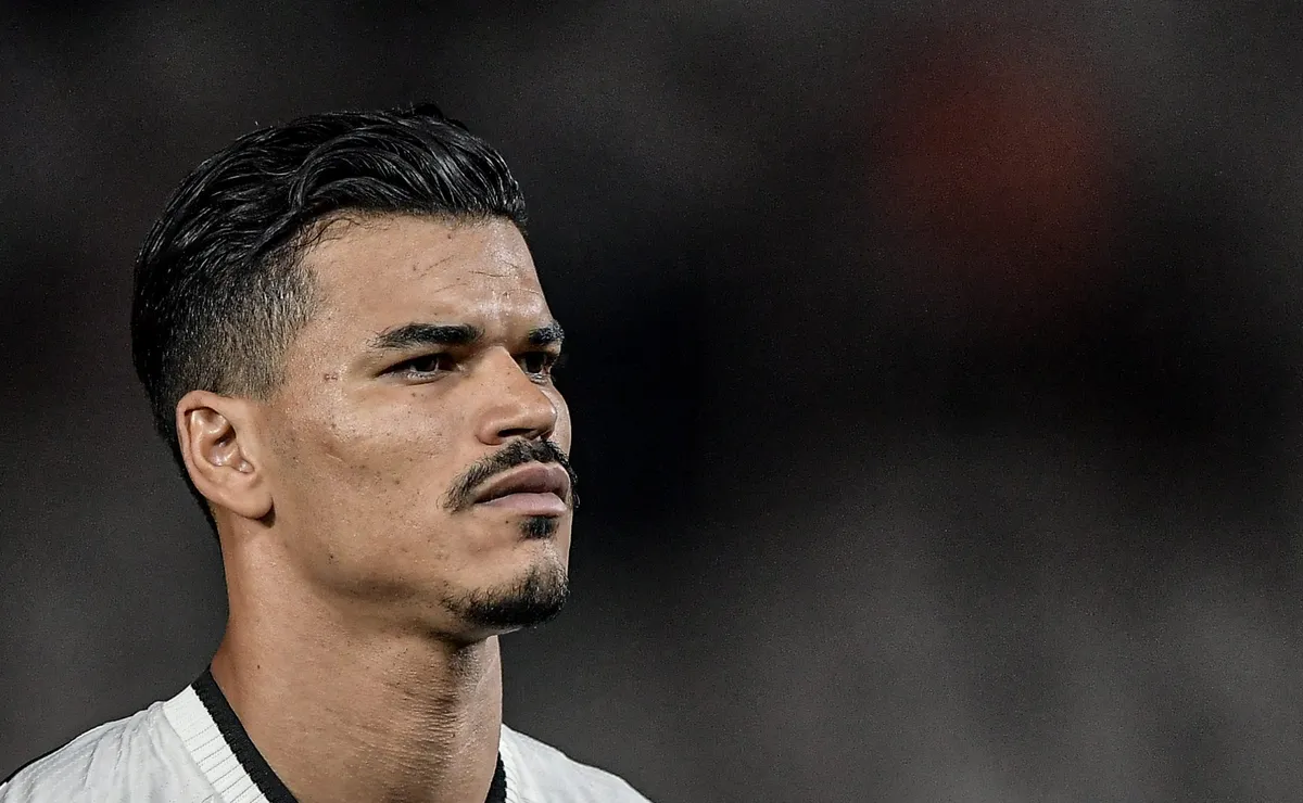 Danilo Barbosa vê com bons olhos retorno ao Brasil e Vasco insiste pela contratação do volante
