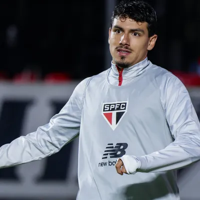 São Paulo avalia venda de Moreira e busca ofertas por Maik