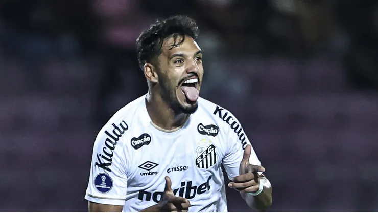 Gabriel Menino comemorando gol na Venezuela