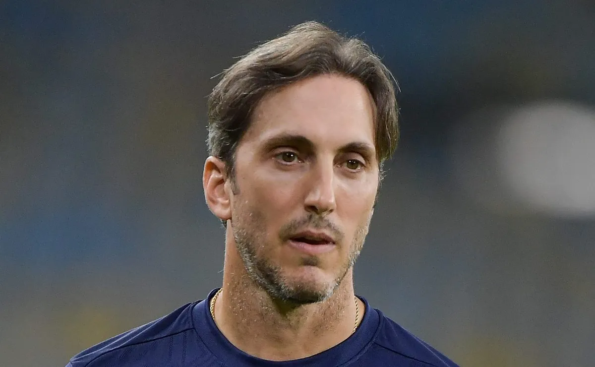 Zubeldía decide futuro após sondagem do Equador e quer permanecer no Fluminense