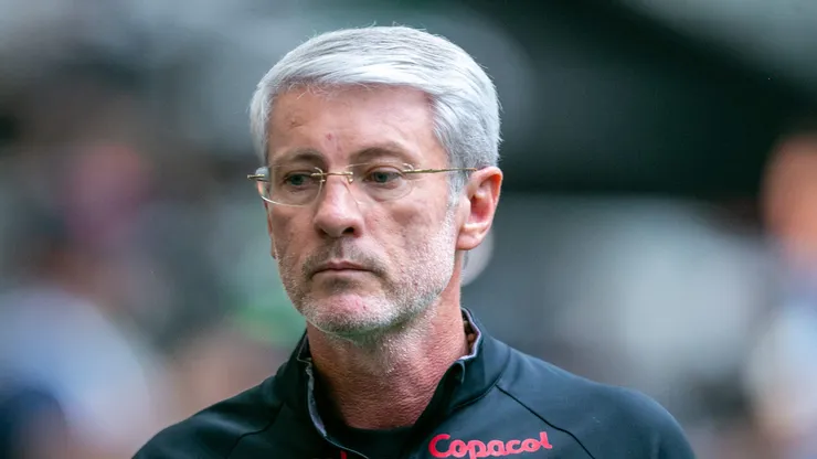 Odair Hellmann durante partida do Furacão no Brasileirão