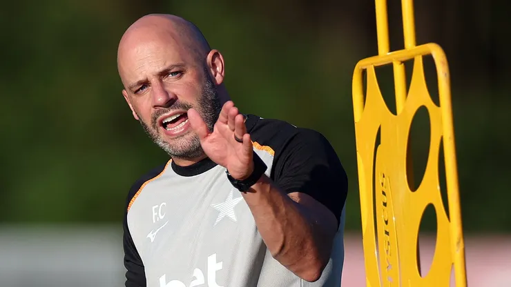 Franclim Carvalho técnico do Botafogo durante treinamento
