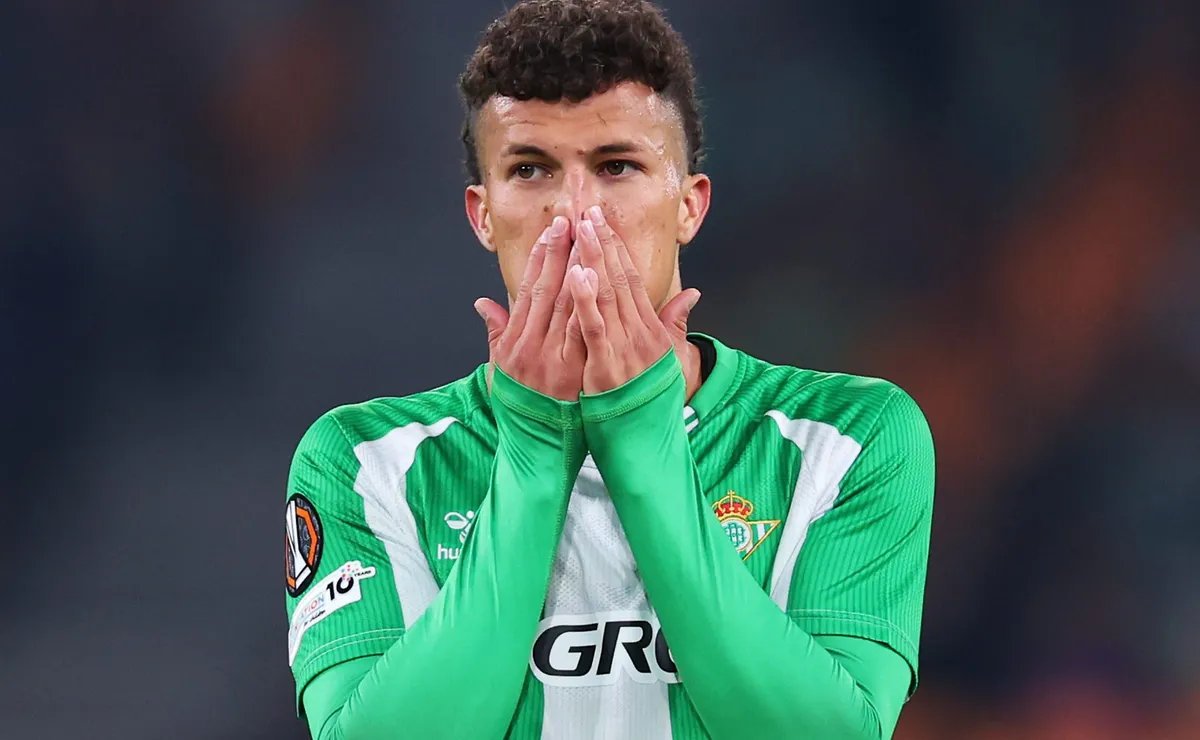 Manu Fajardo, diretor do Real Betis, confirma ofertas por Nelson Deossa: “Tem um mercado muito bom”