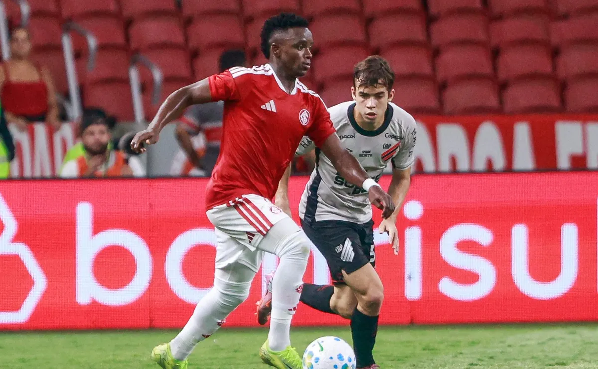 Internacional tem elenco menos valioso que o Athletico-PR antes de duelo pelo Brasileirão