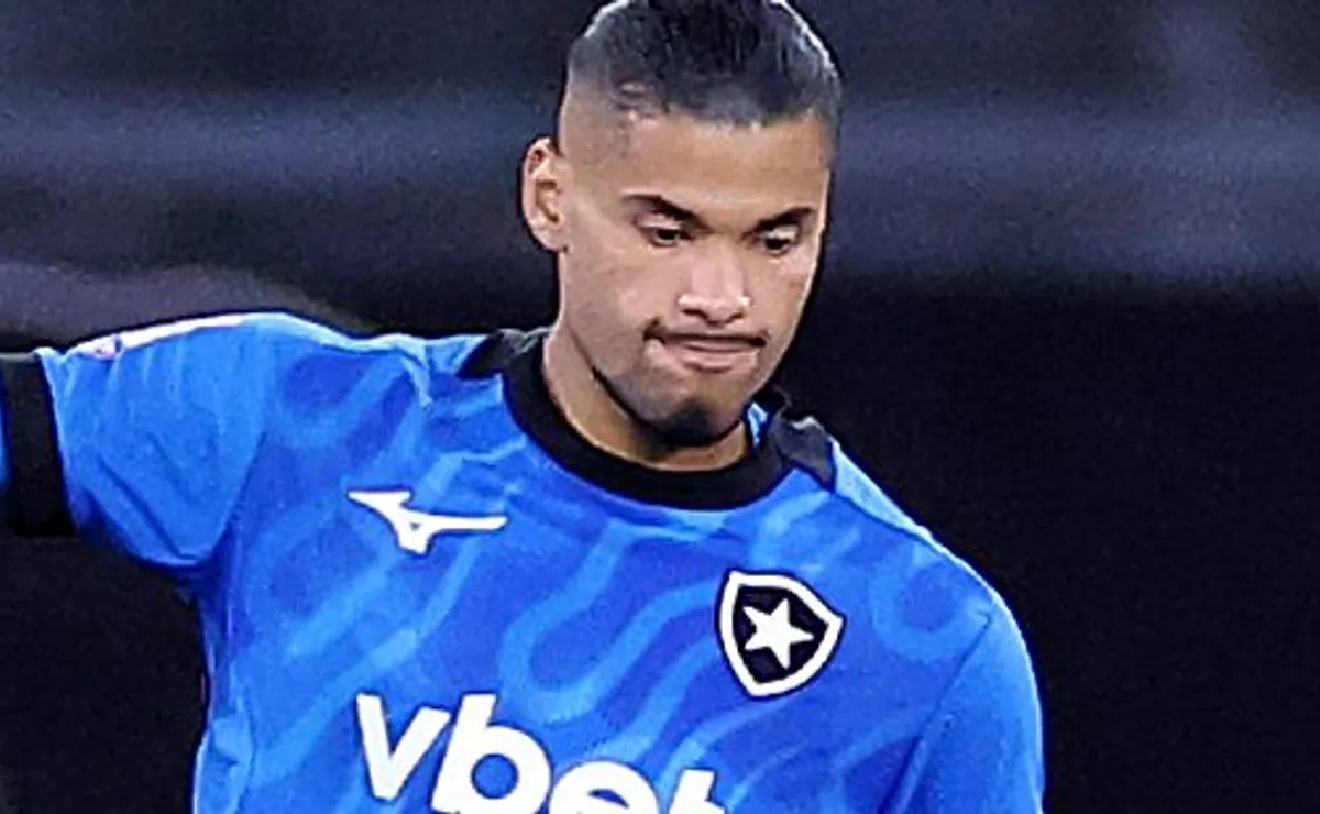 Warleson celebra estreia sem sofrer gols no Botafogo: “Há o hábito de não valorizar o clean sheet”