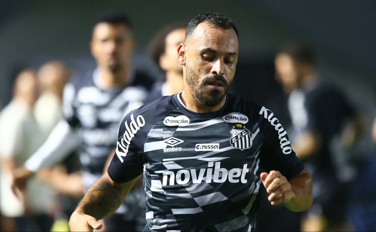 Cuca decide não relacionar Moisés para o jogo do Santos diante da Chapecoense