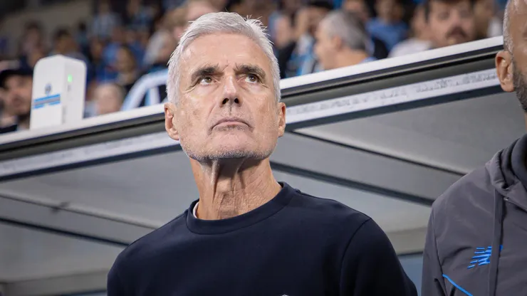 RS - PORTO ALEGRE - 21/04/2026 - COPA DO BRASIL 2026, GREMIO X CONFIANCA - Luis Castro tecnico do Gremio durante partida contra o Confianca no estadio Arena do Gremio pelo campeonato Copa Do Brasil 2026. Foto: Maxi Franzoi/AGIF