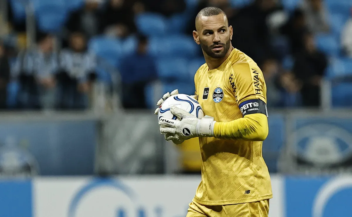 Weverton defende Luís Castro após derrota do Grêmio para o Bolívar: “Nunca faltou trabalho”