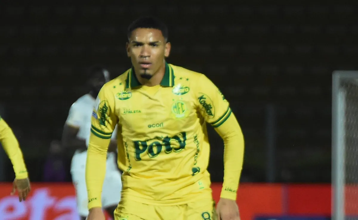 Denilson projeta jogo diante do Vasco: “Eles é que têm que se preocupar com a gente”