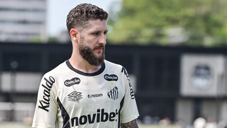 Ze Rafael, jogador do Santos, durante treino no Centro de Treinamento CT Rei Pele. Foto: Jota Erre/AGIF