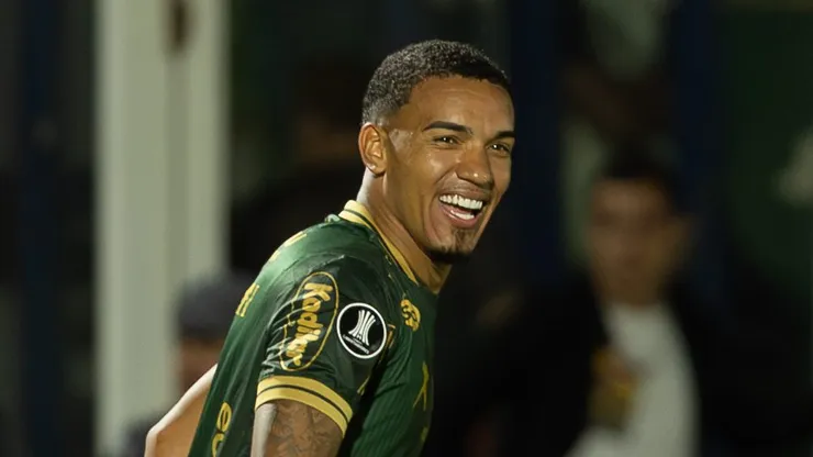 Denilson comemorando gol marcado na Libertadores