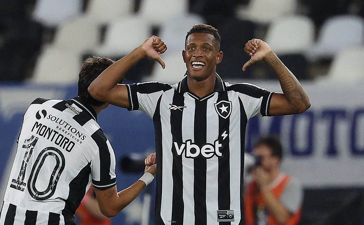 Sem urgência, Palmeiras filtra ofertas de empresários para suprir perda de Danilo