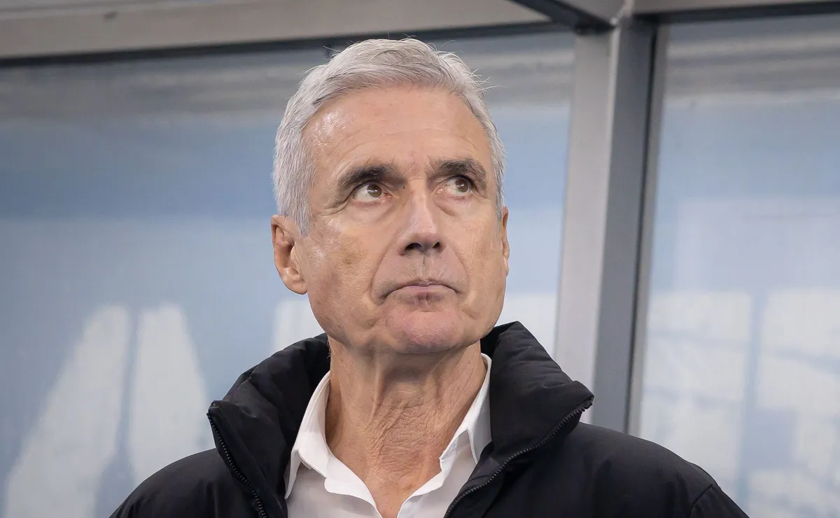 Luís Castro pode modificar escalação para Grêmio x Fluminense e Carlos Vinícius deve ser a novidade
