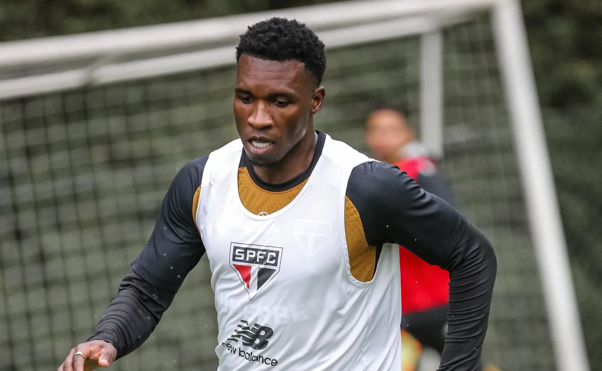 Aurélio Buta revela preferência por posição na chegada ao São Paulo e escolha pelo Brasileirão