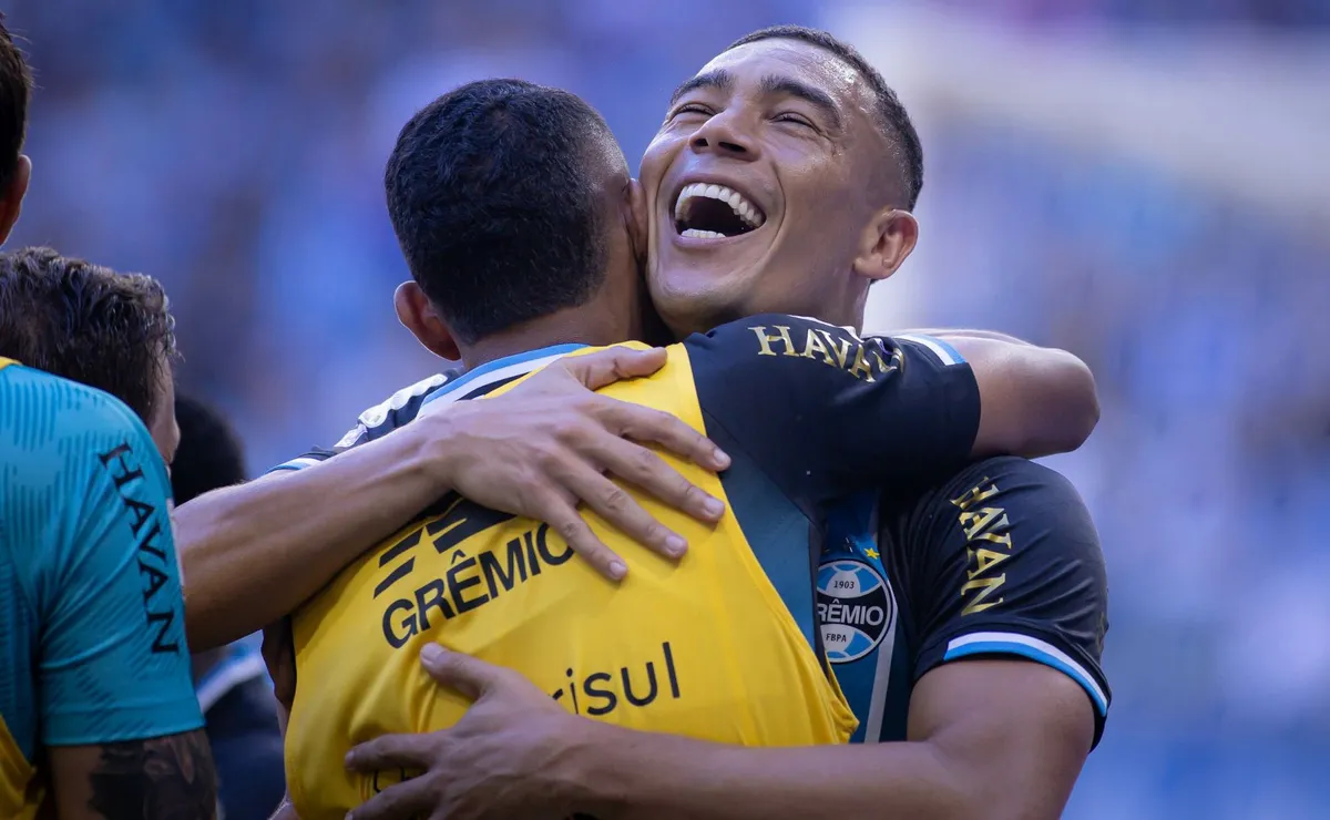 Grêmio está otimista por renovação de Carlos Vinicius e espera acordo nos próximos dias