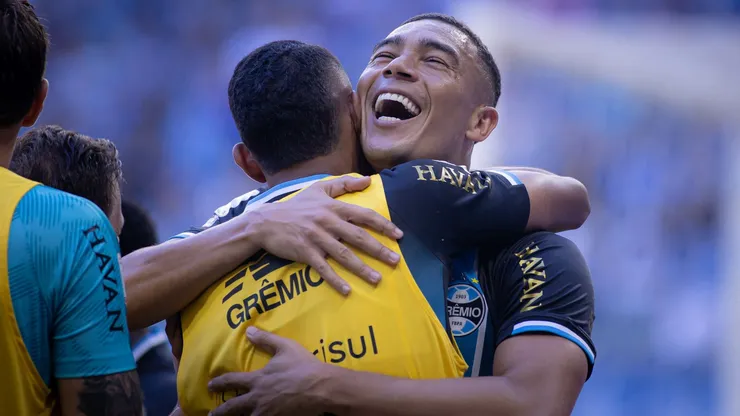 Grêmio está otimista por renovação de Carlos Vinicius e espera acordo nos próximos dias - Foto Maxi FranzoiAGIF